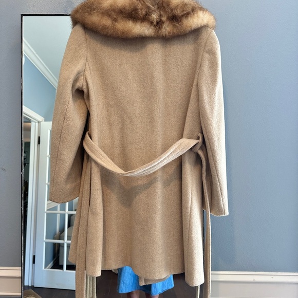 COPY - Vintage wool coat with fur trim - Picture 9 of 13